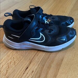 Nike Cosmic Runners Sneakers Black Size 2.5Y